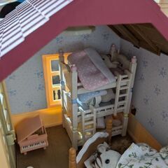 シルバニアファミリー明かりの灯る赤い屋根のおうち車もセットの画像