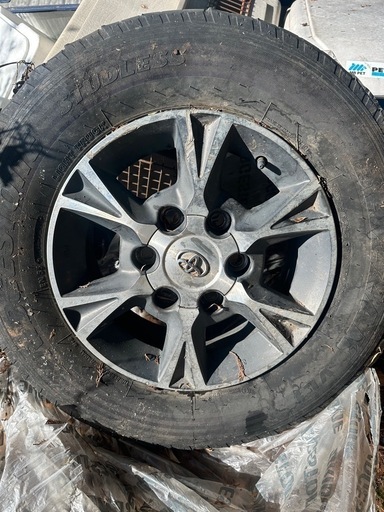 ハイエース　アルミホイール