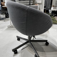 キャスター付き椅子の画像