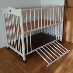 ハートが可愛い　標準サイズのベビーベッド