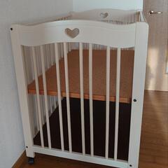 ハートが可愛い　標準サイズのベビーベッドの画像