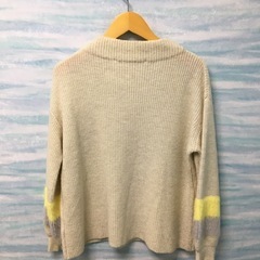【ユイティームニ】トップス　セーター　リブ網　ニット　オフホワイト　アクセントの画像