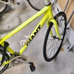 【GIANT】クロスバイク(700×28c)　中古　チェーン・ライト付きの画像