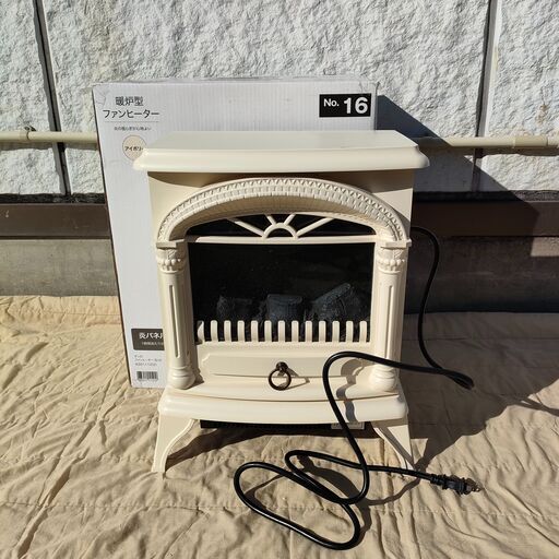 JM19417J)ニトリ 温風ファンヒーター 500/1000W 暖炉風ライト点灯 2019年 中古品【取りに来られる方限定】