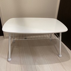 白いテーブル　棚付き