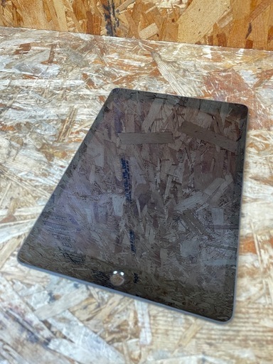 C(6910)iPad 第8世代 Wi-Fi 32GB MYL92J/A スペースグレイ アップル タブレット 中古品