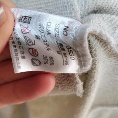 グレーのパーカー、Мサイズの画像