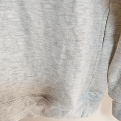 グレーのパーカー、Мサイズの画像