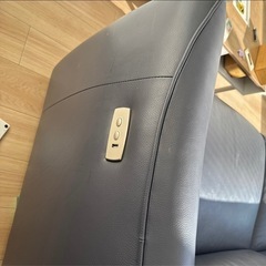 ソファ　皮　足元あがります　　の画像