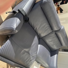 ソファ　皮　足元あがります　　の画像