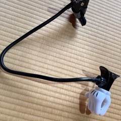 ミッキー自撮り 机などに挟んでオンライン通信できます スマホなどの画像