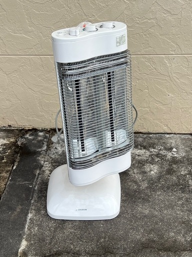 DAIKIN タワー型電気ヒーター ホワイト　セラムヒート