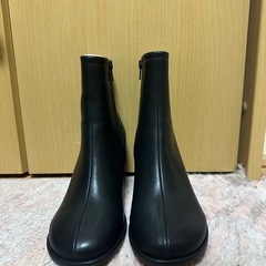 ヒールブーツ