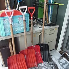 雪かき用スコップ各種（表示価格は最安値になります。状態により価格...