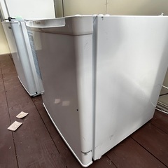 冷蔵庫　ワンドア　46L　エスキュービズム　 WR-1046　2017年製の画像