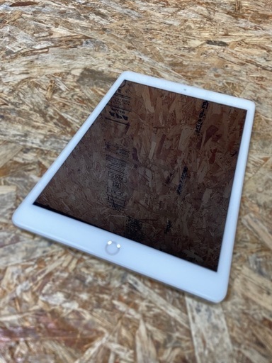 C(6912)iPad 第8世代 Wi-Fi 32GB MYLA2J/A シルバー アップル タブレット 中古品