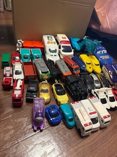 車　電車　パトカー　救急車　新幹線　ショベルカー　乗り物