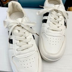 スニーカー　サイズ　26,5cm (9番)