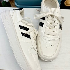 スニーカー　サイズ　26,5cm (9番)の画像