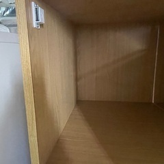 扉付きの棚の画像