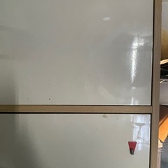 扉付きの棚の画像