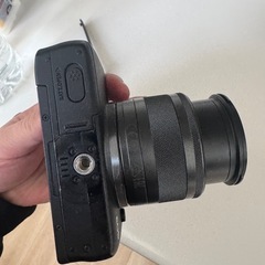 カメラ　EOSM10 レンズ付きの画像
