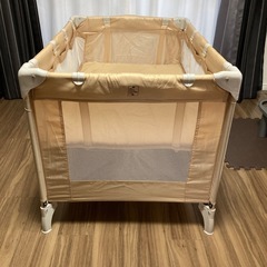 ベビーベッド折り畳み式　ベージュ　ナイロンの画像