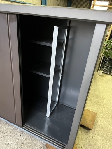 スチール製収納庫（鍵付き）