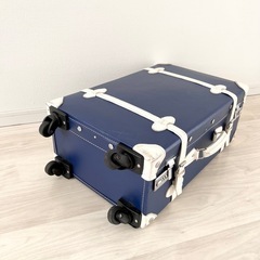 キャリーケース　　ネイビー・ホワイトの画像