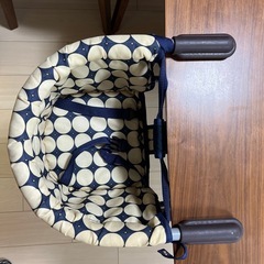 テーブルチェア ネイビー　/テーブルに取り付け可能/食事用ベビーチェア/いすの画像