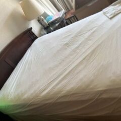 Double Bed Mattress with Legs | Kingsdown | Separate Headboardの画像