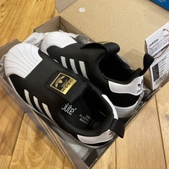 新品　adidas 19.0センチ　GY9027 スニーカー　ス...