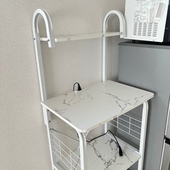【美品】　レンジ台　スライド式 キッチンラック　キャスター　収納 コンセント付きの画像