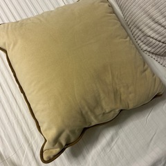 綺麗な青の巨大お座布団+ クッション2つ(カバー付き)+クッションカバー2つの画像