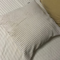 綺麗な青の巨大お座布団+ クッション2つ(カバー付き)+クッションカバー2つの画像