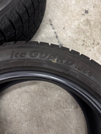 スタッドレスタイヤ　215/50R17