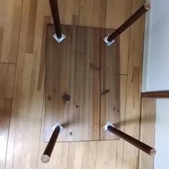 小型のテーブル 分解可能の画像
