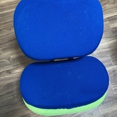 バランスチェア(本体.黄緑、カバー.青)の画像