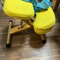 バランスチェア(本体.黄色、カバー.水色)