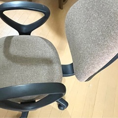 キャスター付きオフィスチェアー　