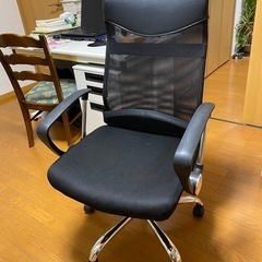 オフィス椅子とベビー用品の画像