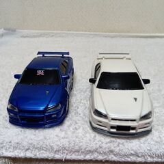 最終値下げ、日産R34スカイラインプルバックミニカー2台