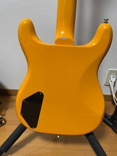 ショートスケール人気カラーのベース　Epiphone Newport Bass (California Coral)
