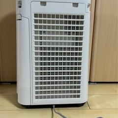 SHARP KC-J50-W 加湿空気清浄機 ホワイト系 2021年製の画像