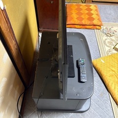 テレビと台の画像