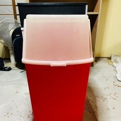衣類を掛けられるボックス
