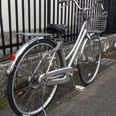 ◎シティサイクル27インチ自転車 変速なし LEDオートライト  鍵付き・シルバーの画像