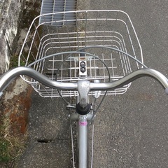 ◎シティサイクル27インチ自転車 変速なし LEDオートライト  鍵付き・シルバーの画像