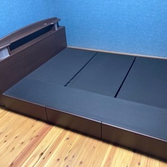 ベッド　クイーンサイズ