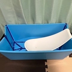 プライスダウン 折り畳み式ベビーバス　専用椅子付きの画像
